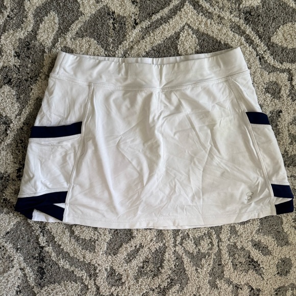 White and Navy Tennis Skirt🔹 - Picture 1 of 2